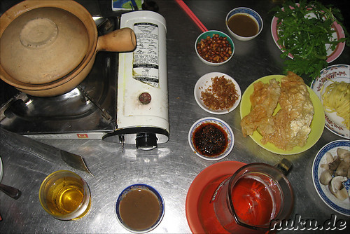 Abendessen: Steamboat - Suppe mit Gemuese und Fleisch (Leider auch Eingeweide)
