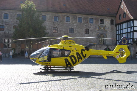 ADAC Rettungshubschrauber auf dem Altstadtmarkt in Braunschweig