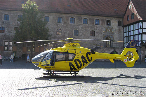 ADAC Rettungshubschrauber auf dem Altstadtmarkt in Braunschweig