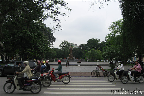 Am Hoan Kiem Lake in Hanoi