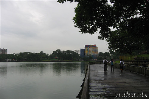Am Kandawgyi Lake - See in Yangon, Myanmar