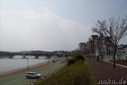 Am Namgang in Jinju