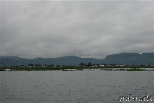 Auf dem Inle Lake zwischen Nyaungshwe und Ywama in Myanmar