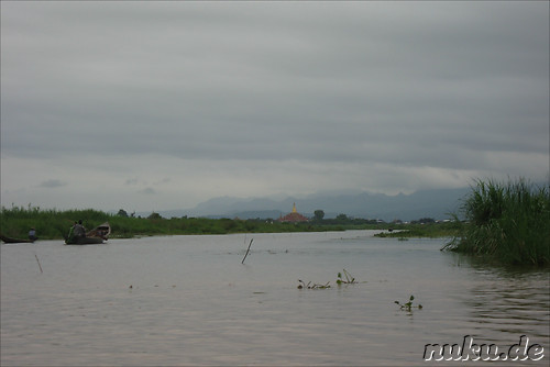 Auf dem Inle Lake zwischen Nyaungshwe und Ywama in Myanmar
