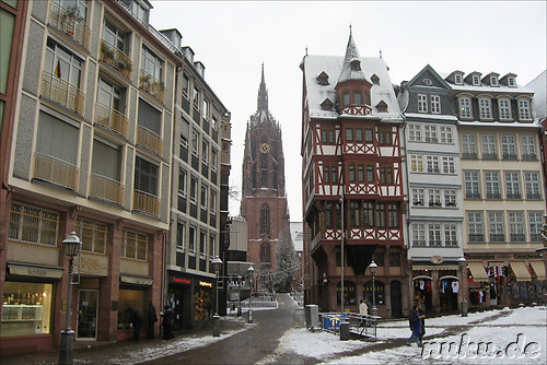 Auf dem Roemerberg, Blick in Richtung Frankfurter Dom