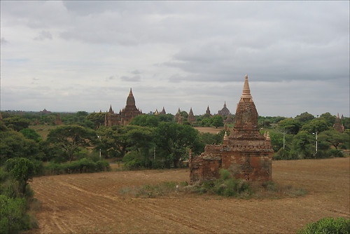 Ausblick vom Dach des Tha Gyar Hit - Tempel in Bagan, Myanmar
