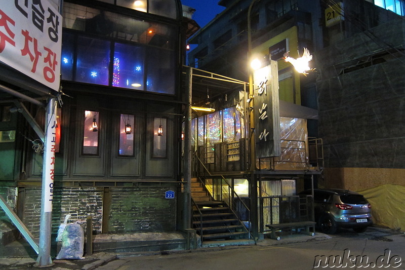 Bar "Dalknalda" (닭날다; dt. Das fliegende Huhn) in Hongdae, Seoul, Korea