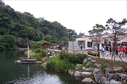 Beim Cheonjiyeon Wasserfall