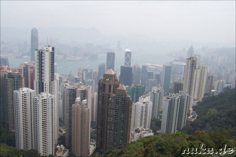 Blick auf Central (vorne) und Kowloon