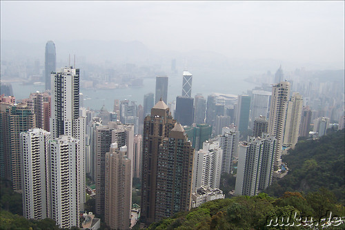Blick auf Central (vorne) und Kowloon