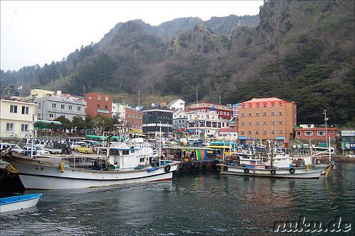 Blick auf den Hafen von Dodong-ri