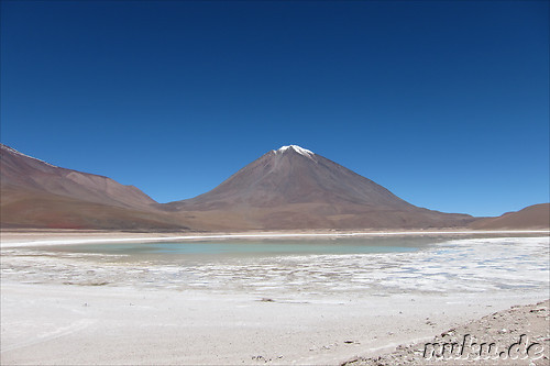 Blick auf den Lincacabur Vulkan von der Laguna Verde in Uyuni, Bolivien