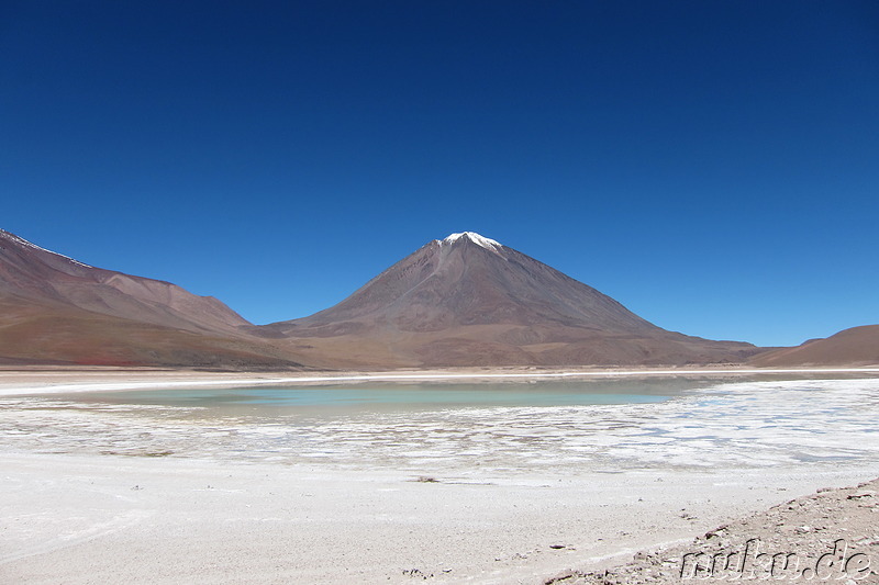 Blick auf den Lincacabur Vulkan von der Laguna Verde in Uyuni, Bolivien