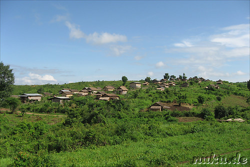 Blick auf ein burmesisches Dorf am Inle See