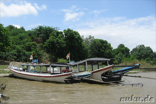 Boote am Ayeyarwady in Bagan, Myanmar