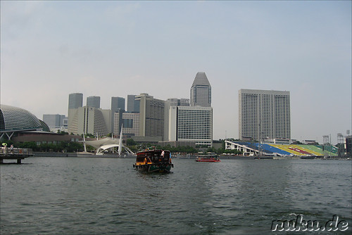 Bootsfahrt auf dem Singapore River in Singapur