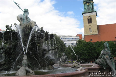 Brunnen und Kirche am Roten Rathaus, Berlin