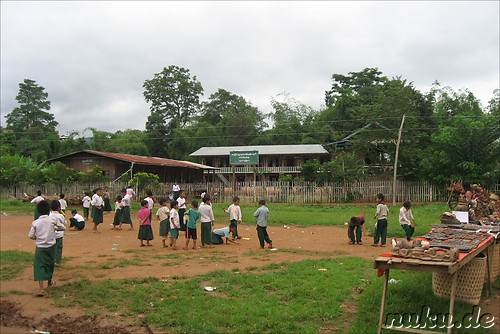 Burmesische Schulkinder in Inthein, Myanmar