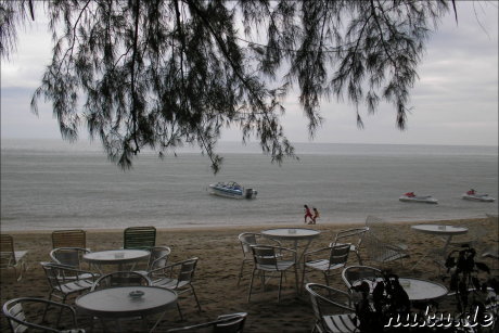 Cafe am Strand von Batu Ferringhi, Pulau Penang, Malaysia