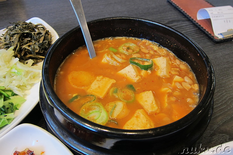 Das Hauptgericht: Eintopf aus fermentierten Sojabohnen (Cheonggukjang; 청국장)
