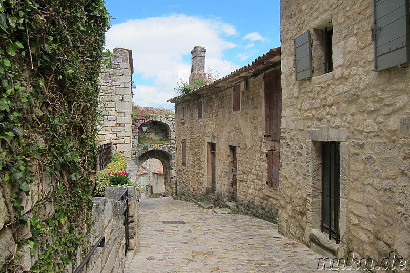 Die Altstadt von Lacoste im Naturpark Luberon, Frankreich