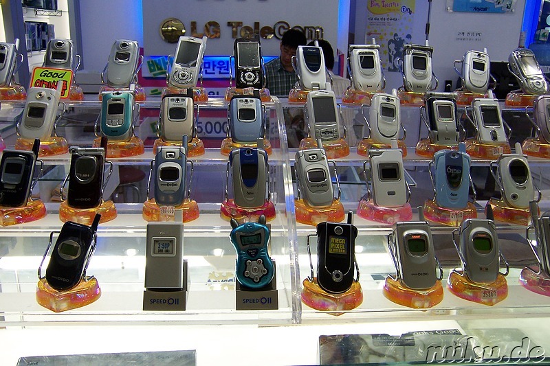 Eine kleine Auswahl von Mobiltelefonen in Yongsan