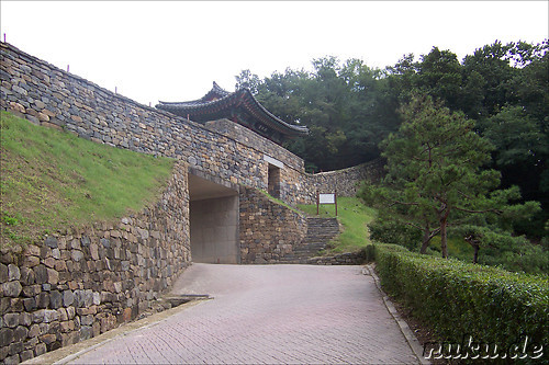 Eingang zur Gongsanseong-Anlage