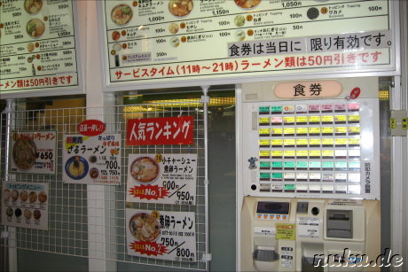 Essensmarken fuer Ramen werden am Automaten gekauft