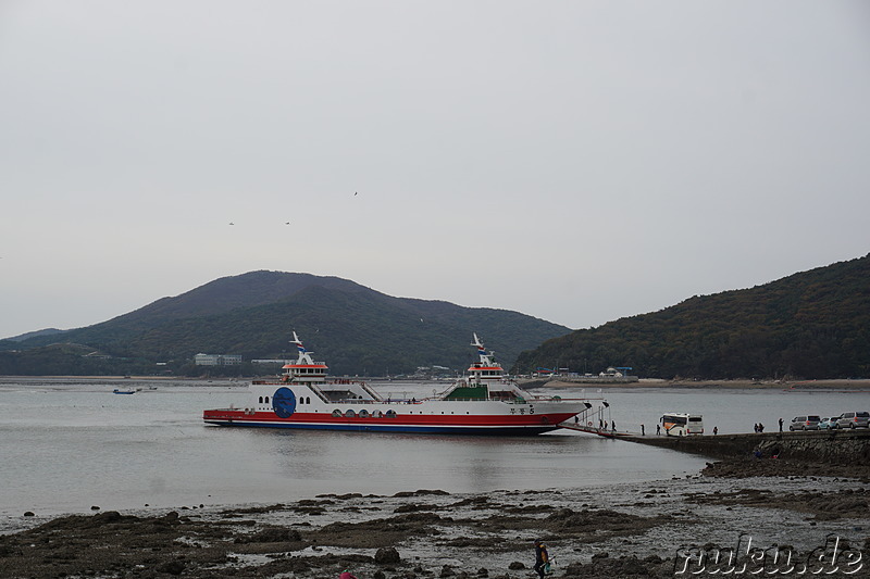 Fähre nach Muuido am Anleger auf Jamjindo Island, Korea