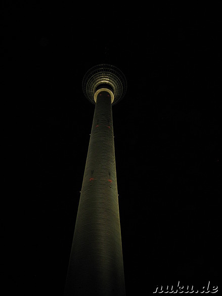 Fernsehturm in Berlin am Abend