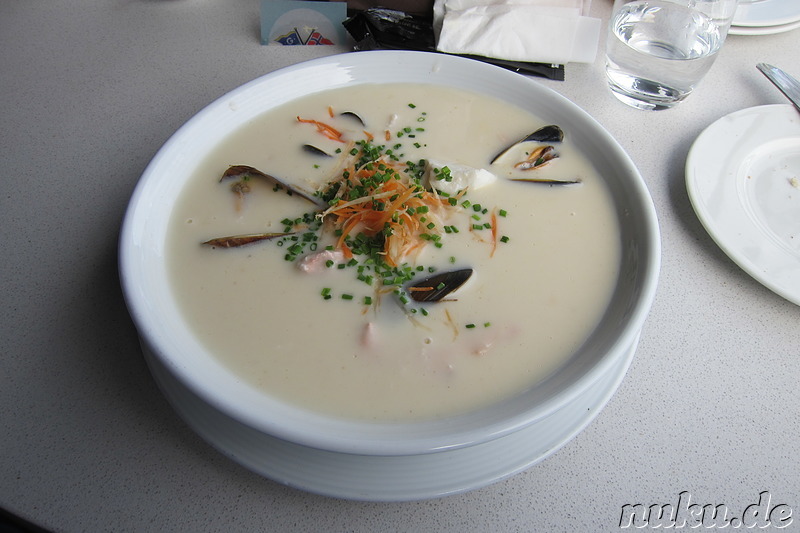 Fischsuppe in einem Restaurant am Hafen von Oslo, Norwegen