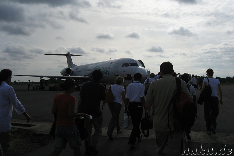 Flugzeug von Air Bagan bei der Abreise aus Bangan