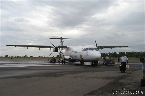 Flugzeug von Yangon Airways bei der Ankunft in Bagan