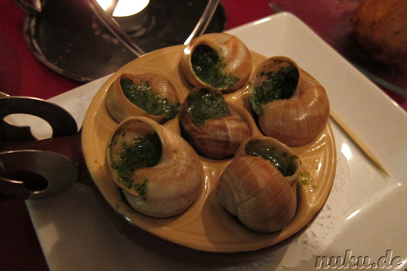 Französische Spezialitäten im Bistro in Paris, Frankreich