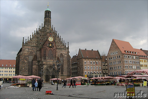 Frauenkirche am Hauptmarkt in Nuernberg