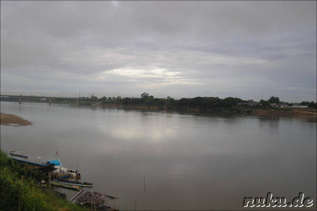 Freundschaftsbruecke ueber den Mekong zwischen Thailand und Laos