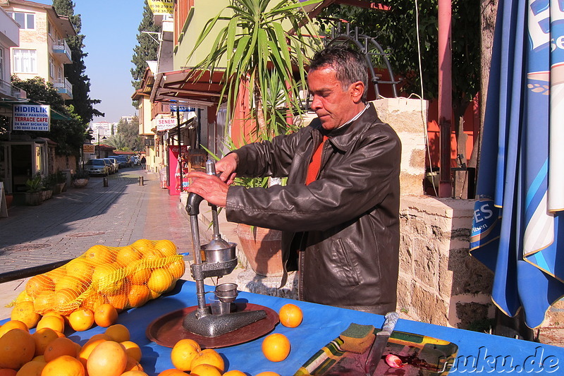 Frisch gepresster Fruchtsaft in Antalya, Türkei