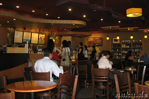 Fruehstueck bei Starbucks in Singapur