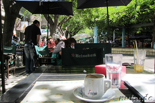 Fussgaengerzone Avenida Sarmiento in Mendoza, Argentinien
