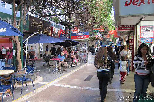 Fussgaengerzone in der 25 de Mayo und Rivera Indarte, Cordoba, Argentinien