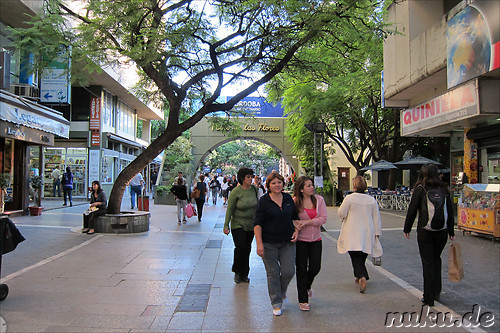Fussgaengerzone in der 25 de Mayo und Rivera Indarte, Cordoba, Argentinien
