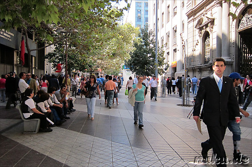 Fussgaengerzone Paseo Huerfanos in Santiago de Chile