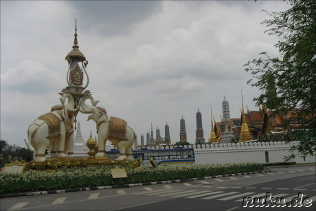 Grand Palace (Koenigspalast) und Wat Phra Kaeo Tempel in Bangkok, Thailand