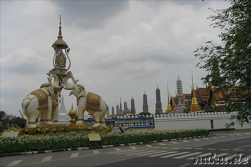 Grand Palace (Koenigspalast) und Wat Phra Kaeo Tempel in Bangkok, Thailand