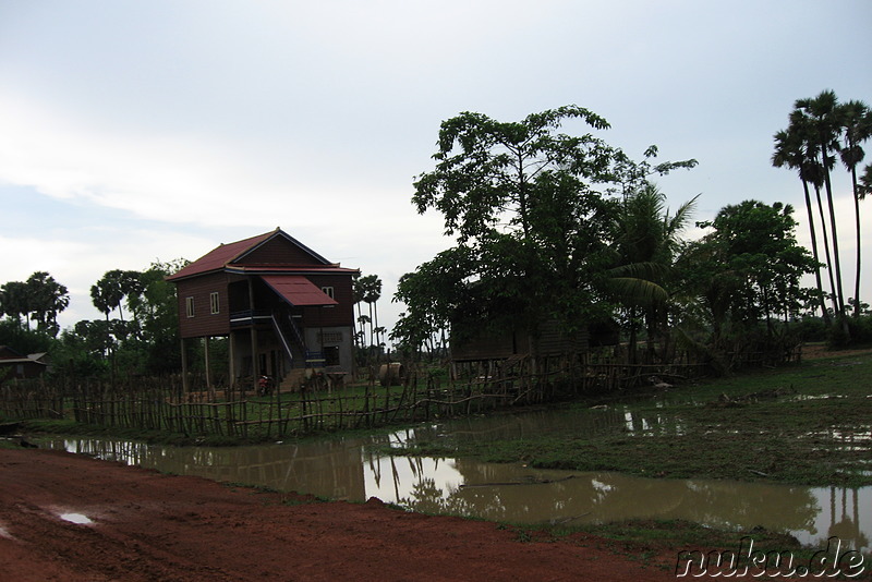 Haus am Strassenrand, Kambodscha