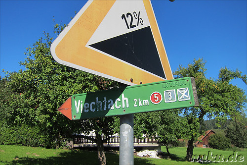 Hier wurden wir fuendig: Weisse Zahl auf rotem Hintergrund