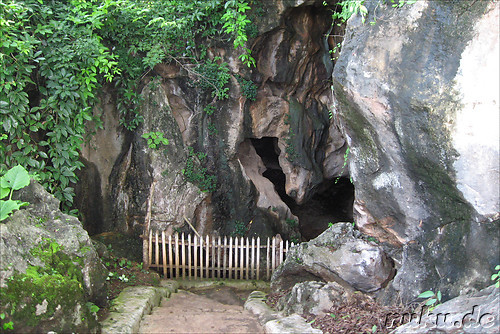 Htup-Ein Small Meditation Cave am Inle See in Burma