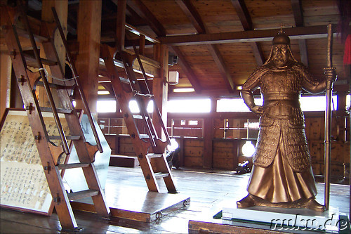 Im Schildkr&ouml;tenschiff - Statue Admiral Yi