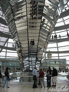 In der Kuppel des Reichstagsgebaeudes