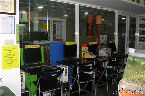 Internetterminals im Empfangsbereich der Jugendherberge Taipei